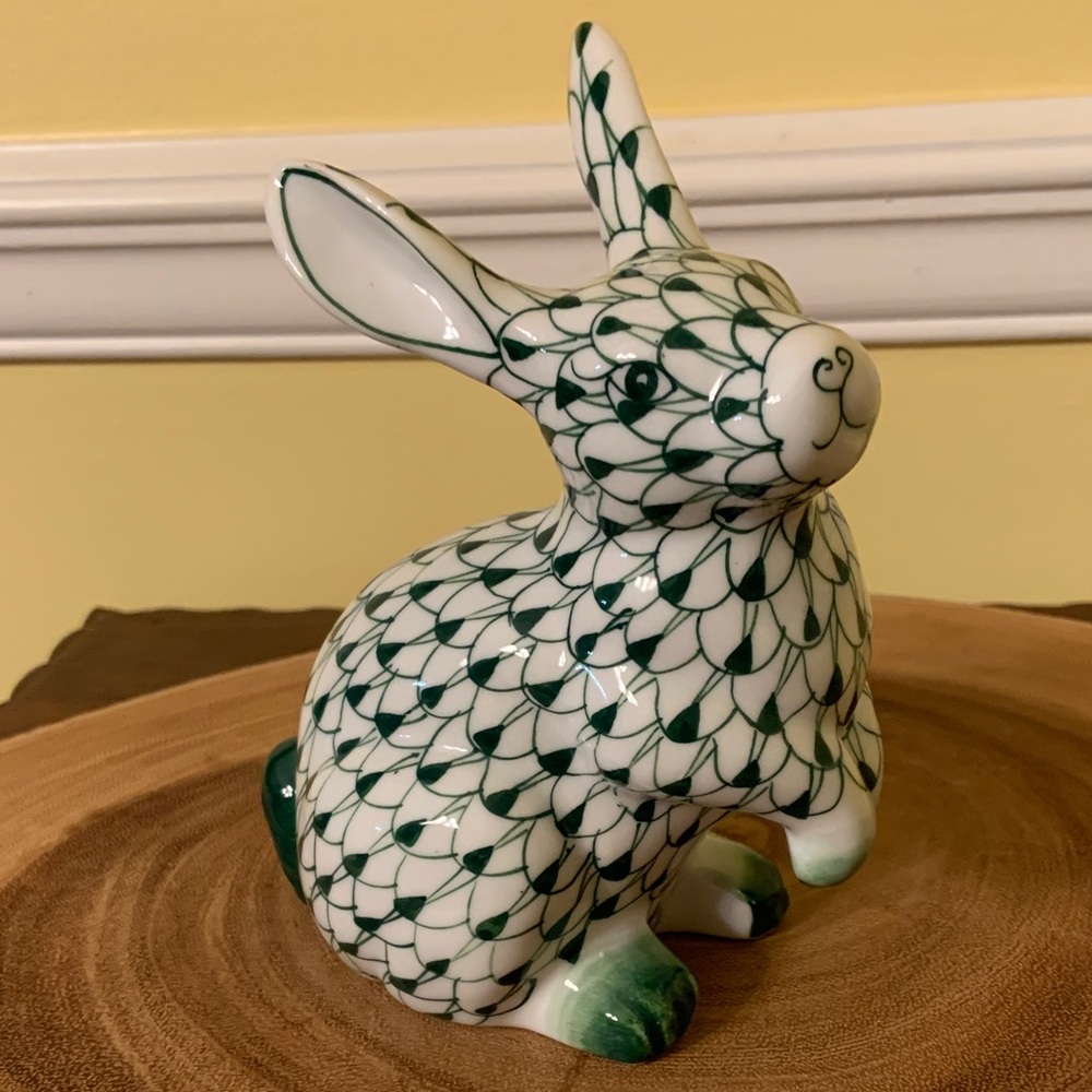 Andrea By Sadek Green and White Fishnet Porcelain Rabbit 5.5” Tall